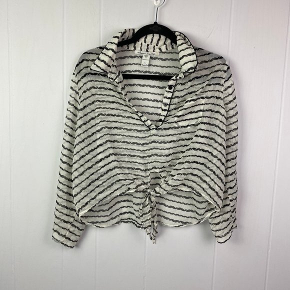 {Free in bundle 💸🎁} American Rag Cie | L. Sheer Mustache Printed Top - Picture 2 of 6